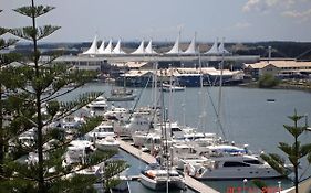 Main Beach Waterfront Apartment